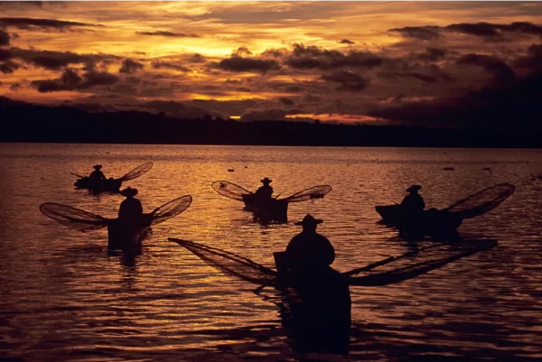 Pescadores de Janitzio, Lago de Pátzcuaro, Michoacán.